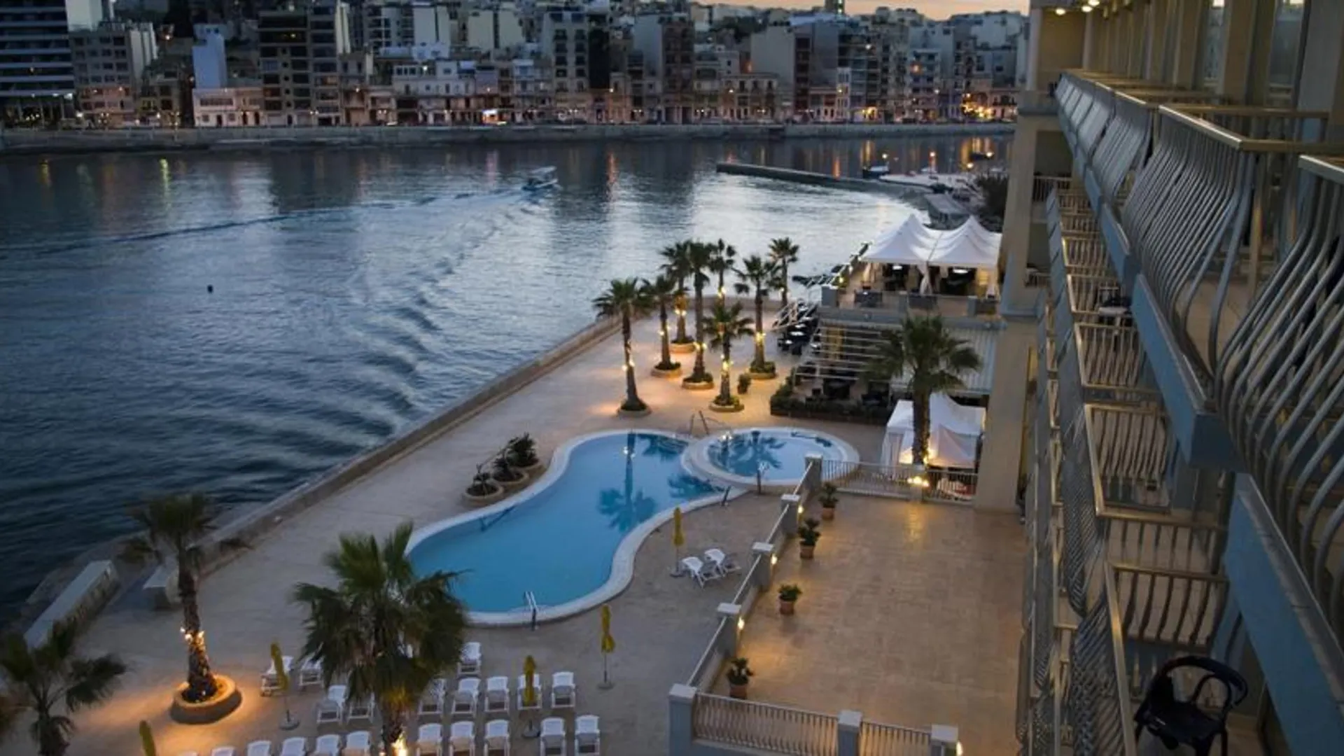 Cavalieri Art Hotel St. Julian's 4*,
